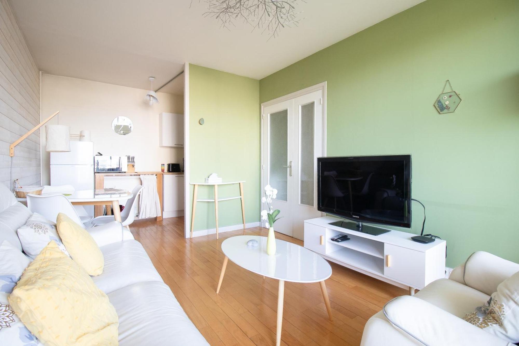 Appartement Spacieux Avec Balcon Bourg-en-Bresse Exterior photo