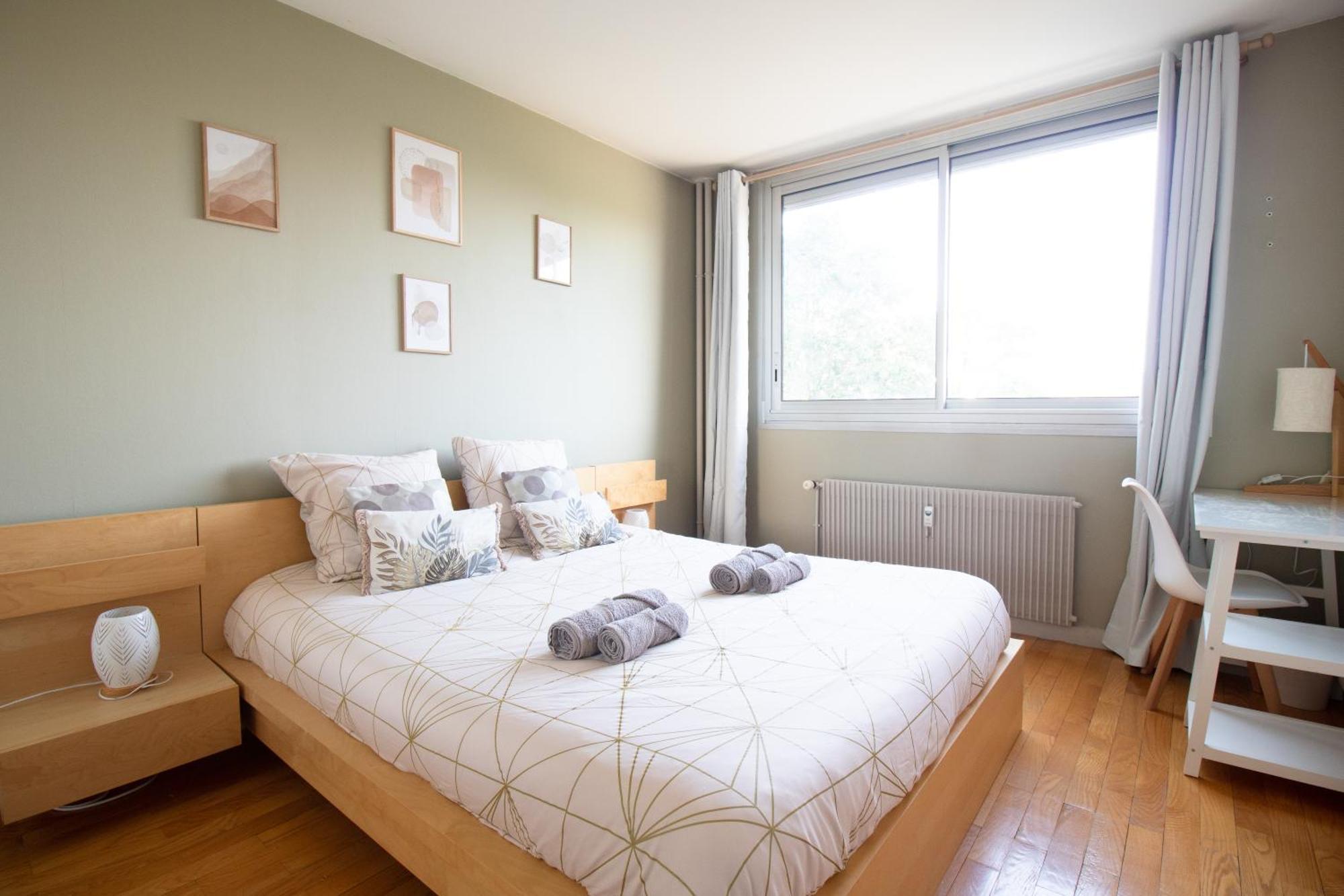 Appartement Spacieux Avec Balcon Bourg-en-Bresse Exterior photo